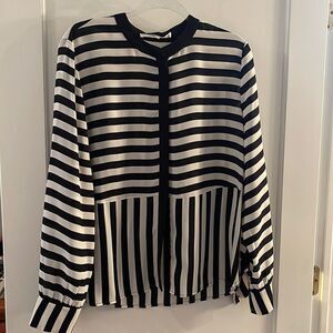 DIANE VON FUSTENBURG BLACK & WHITE BUTTON DOWN TOP SIZE L